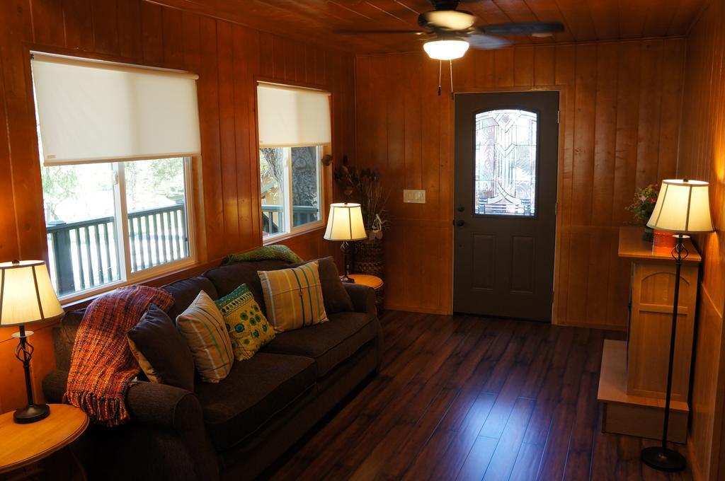 Bandy Canyon Ranch Hotel Escondido Room photo